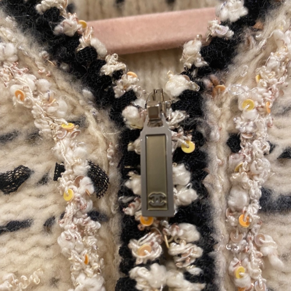 Chanel tweed jacket - Picture 4 of 6